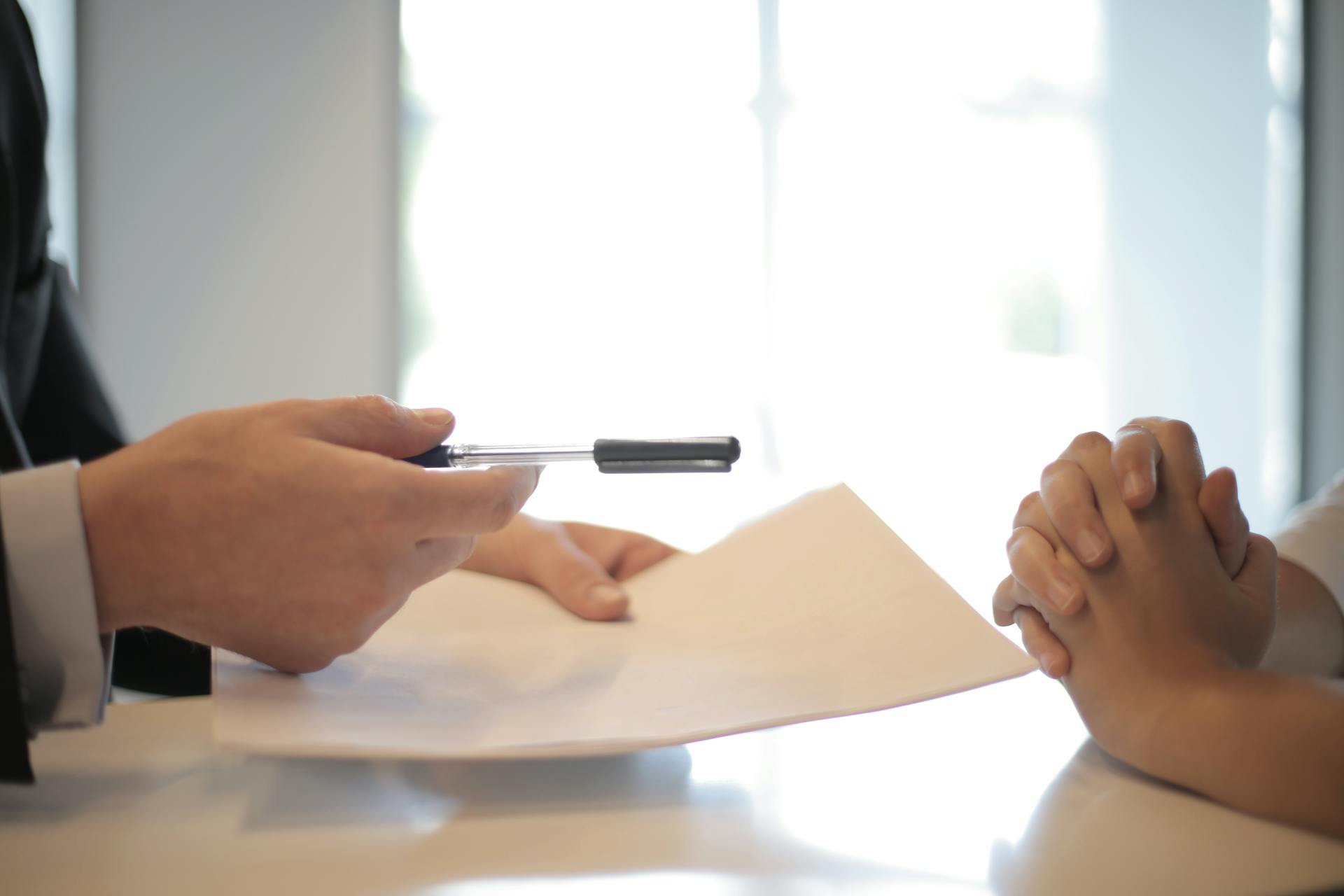 conducteur connaisseur du droit, droits automobiliste, code de la route, infraction, contestation amende, recours gracieux, tribunal de police, annulation contravention, procès‐verbal, avocat spécialisé, défense juridique, responsabilité civile, assurance auto, retrait de points, suspension de permis, nullité de PV, jurisprudence routière, sanction administrative, poursuites pénales, expert automobile, litige routier, modèle de contestation, délai de recours, procédure judiciaire, réglementation routière, sécurité juridique, conseil juridique