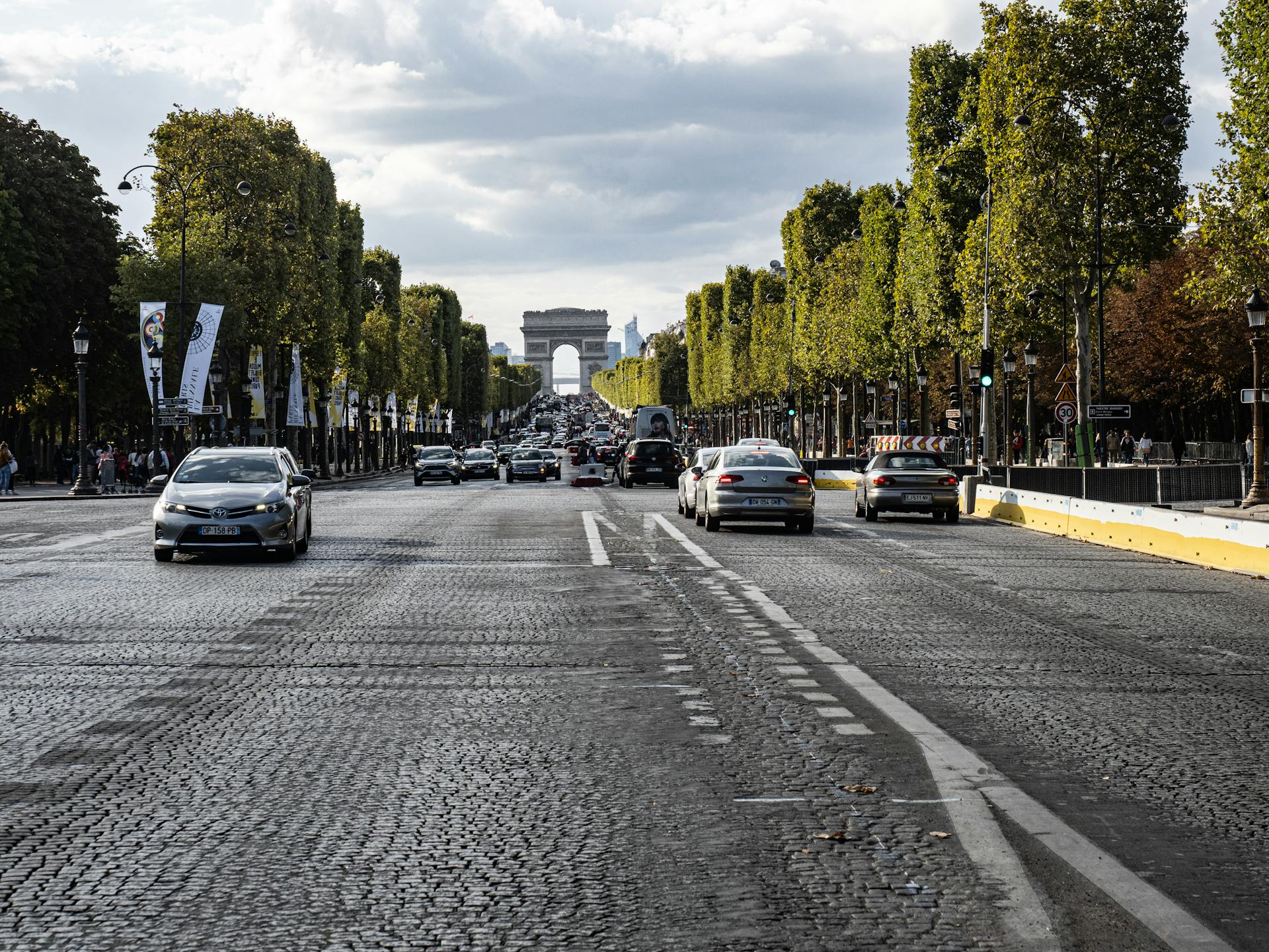 distance de sécurité, distance d’arrêt au volant tableau vitesses, distance d’arrêt au volant réaction 1 seconde, distance d’arrêt au volant freinage d’urgence, distance d’arrêt au volant route mouillée, distance d’arrêt au volant pluie forte, distance d’arrêt au volant chaussée verglacée, distance d’arrêt au volant neige, distance d’arrêt au volant nuit visibilité, distance d’arrêt au volant pneus usés, distance d’arrêt au volant ABS déclenché, distance d’arrêt au volant radar pédagogique, distance d’arrêt au volant marquage au sol, distance d’arrêt au volant règle des 2 secondes, distance d’arrêt au volant 50 km/h ville, distance d’arrêt au volant 90 km/h route, distance d’arrêt au volant 130 km/h autoroute, distance d’arrêt au volant temps de réaction, distance d’arrêt au volant freinage dégradé, distance d’arrêt au volant charges lourdes, distance d’arrêt au volant véhicule utilitaire, distance d’arrêt au volant moto, distance d’arrêt au volant camion poids lourd, distance d’arrêt au volant distance de sécurité, distance d’arrêt au volant aquaplaning, distance d’arrêt au volant phares allumés, distance d’arrêt au volant test d’évaluation, distance d’arrêt au volant calcul mental, distance d’arrêt au volant signalisation danger, distance d’arrêt au volant trafic dense, distance d’arrêt au volant prévention sécurité.