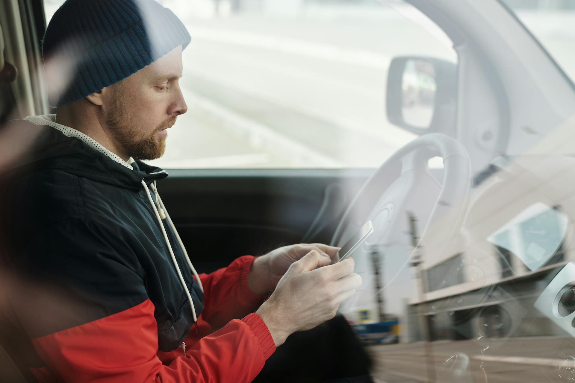 Conducteur en infraction grave, infraction grave code de la route, excès de vitesse >50 km/h, alcoolémie délictuelle, stupéfiants au volant, délit de fuite, conduite sans permis, refus d’obtempérer, dépassement dangereux, franchissement feu rouge, circulation en sens interdit, téléphone au volant, perte de 6 points, retrait immédiat du permis, suspension judiciaire, annulation permis, récidive légale, taux de mortalité routière, statistiques ONISR, contrôle police/gendarmerie, amende délictuelle, comparution immédiate, stage sécurité routière, malus assurance, confiscation véhicule, immobilisation véhicule, peines complémentaires, facteurs aggravants, jeunes conducteurs, accident corporel, analyse sinistralité.
