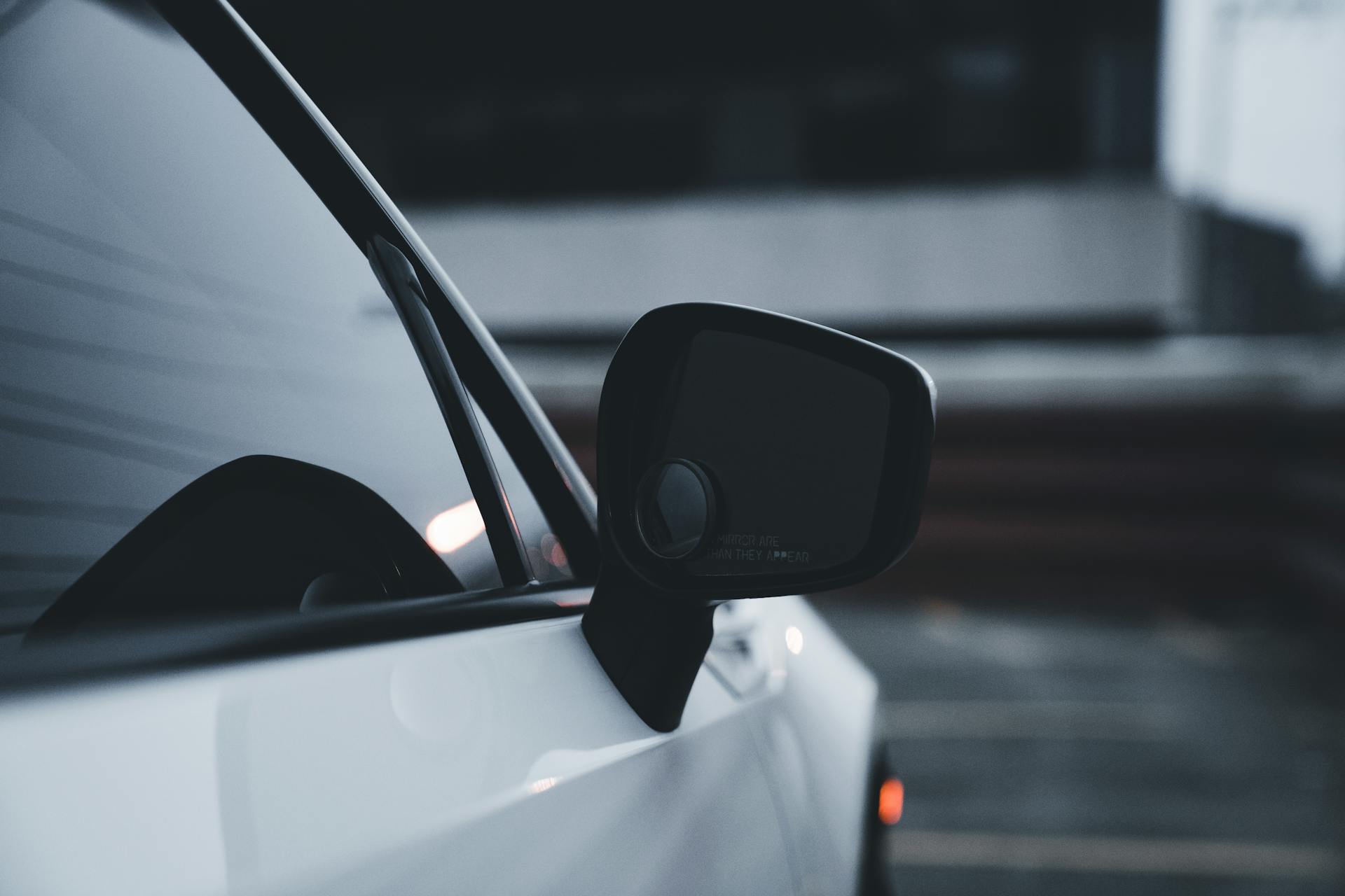 radars urbains Méduses, radars urbains ETU invisibles, contrôle multifonctions, détection vitesse feu rouge, téléphone au volant, ceinture absente, interdistance, mini-cabine mobilier urbain, suppression angles morts, 500 unités 2025, leurres radars, Parifex Nomad, Idemia Mesta Compact, intelligence artificielle, sancti-auto, projet Méduses, radar sonore anti-bruit, 360° micro-caméra, seuil 83 dB, zones sensibles, pollution sonore, rodéos annulés, verbalisation future, expérimentation ANTAI, dépôt plainte nuisances, sensibilisation, Captain Radar, récupération de points, contestation amende