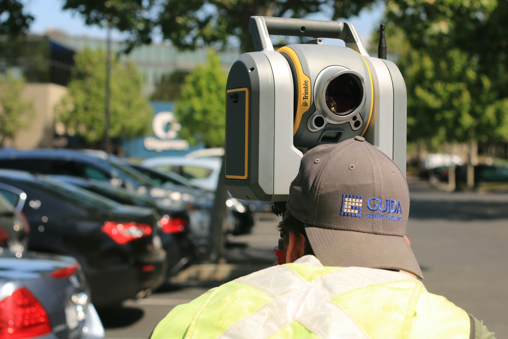 radars mobiles banalisés, radar mobile banalisé, automobiliste vigilant, contrôle routier, sécurité routière, prévention vitesse, dispositif caché, flash mobile, zone urbaine, non-signalisation, police mobile, amende routière, sanctions, respect limitations, dissuasion, radar embarqué, équipement discrètement, position radar, enforcement mobile, légalité radar, recours conducteur, surveillance routière, zones de contrôle, vitesse excessive, réduction accidents, sanction automatisée, guidage GPS radar, confiance conducteur, vigilance constante