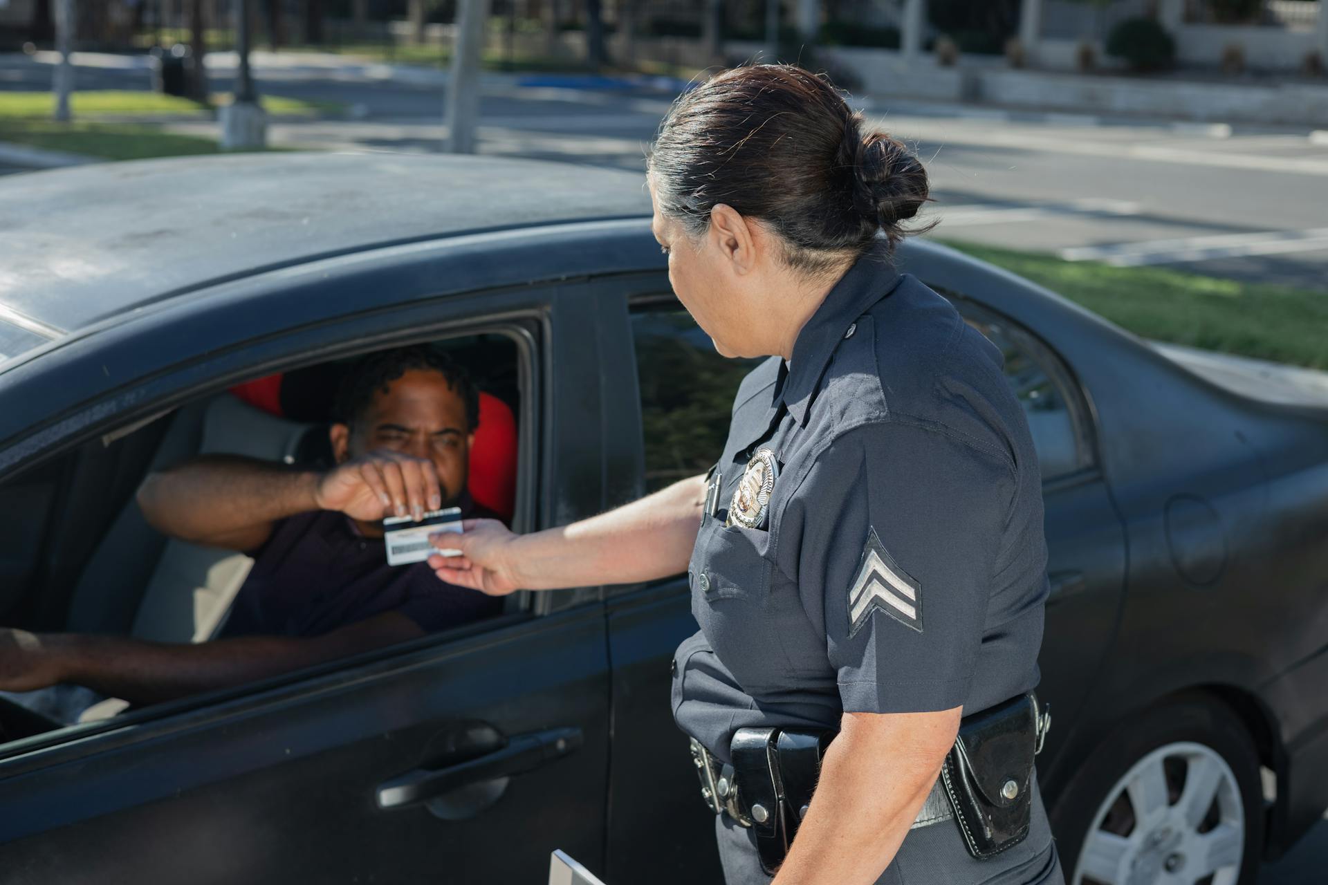 Conducteur verbalisé pour défaut de présentation de documents, défaut présentation permis de conduire, défaut présentation carte grise, infraction code de la route, article R233‑1, contrôle routier, amende forfaitaire, retrait de points possible, procès‑verbal électronique, police nationale, gendarmerie, justificatifs à fournir, récépissé de demande de duplicata, contestation PV, recours gracieux, recours contentieux, formulaire CERFA en ligne, délai recours 45 jours, procédure ANTAI, modèle lettre recommandée AR, assistance juridique, recours tribunal de police, annulation PV, réduction amende, document provisoire, stage sensibilisation sécurité routière, conformité administrative, vérification préfecture, contrôle d’assurance, obligation passager, vérification technique, respect réglementaire.