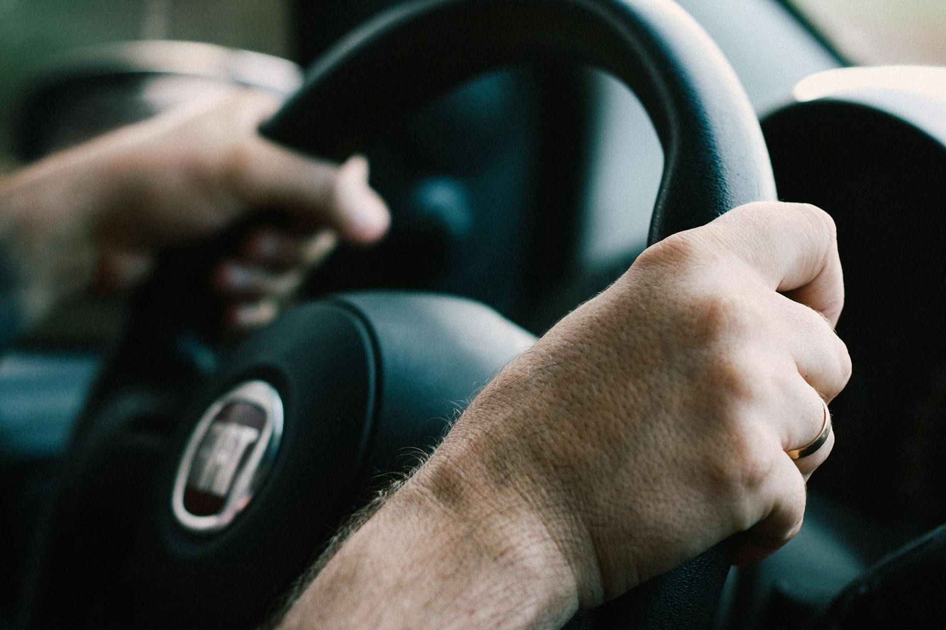 infraction mineure routière, droits conducteur, contestation amende, délai paiement minoré, majoration amende, retrait de points, recours ANTAI, procès-verbal électronique, consignation, requête exonération, stages récupération points, assurance auto impact, responsabilité civile, transaction pénale, ordonnance pénale, code de la route, vice de procédure, radar automatique, contrôle routier, obligation carte grise, vérification identité, assistance juridique auto, conseil avocat circulation, lettre recommandée contestation, justificatifs à fournir, paiement en ligne amende, médiation assurance, tolérance zéro alcool, téléphone au volant, ceinture sécurité oubli.