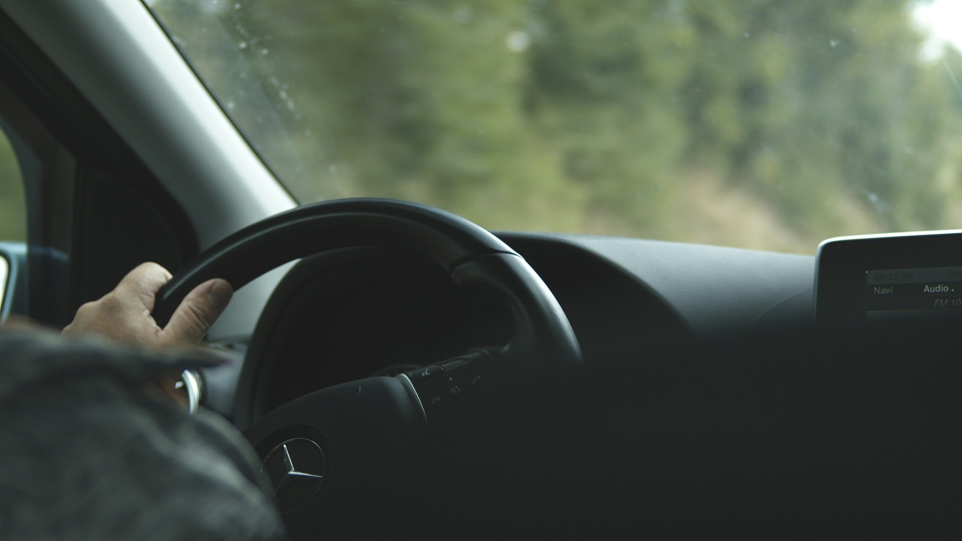 Conducteur au bord du retrait, conducteur incertain, capital points faible, solde permis proche de zéro, lettre 48M reçue, stage récupération points, délai avant invalidation, lettre 48SI, retrait permis imminent, perte de mobilité, stress, isolement social, impact professionnel, assurance surprise, coûts additionnels, recours contentieux, avocat droit routier, recours administratif, contestation, rebond mobilité, transport alternatif, Captain Radar, solidarité conducteurs, soutien psychologique, contestation amende