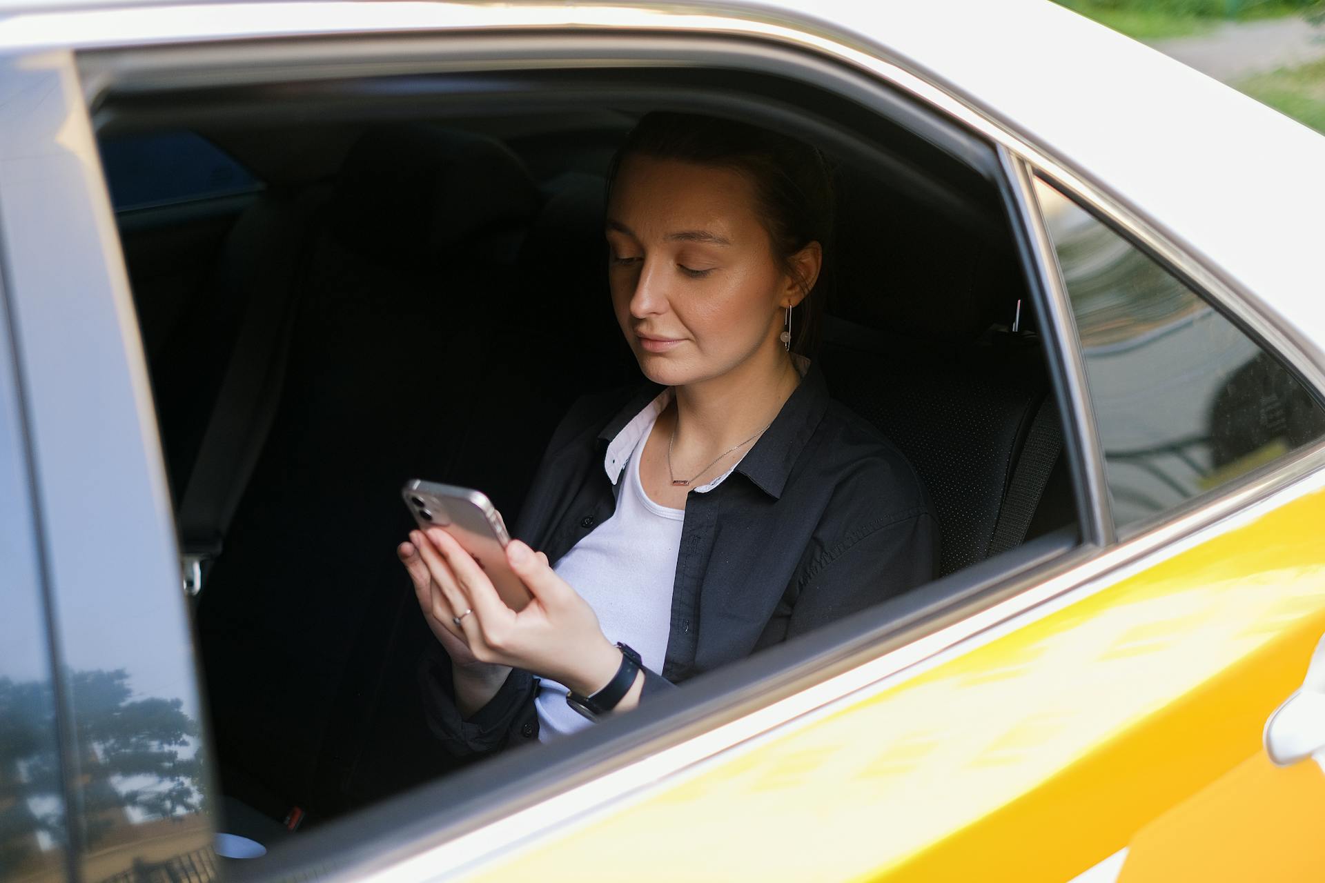 chauffeurs VTC, droits VTC 2025, obligations formation continue, certificat médical quinquennal, véhicule hybride ou électrique <5 ans, transparence tarifs plateformes, protection algorithmique, inscription registre VTC, maintien du statut indépendant, arrêt Cour cassation juillet 2025, ARPE représentation collective, dialogue social plateformes, recours contre requalification, contrôles URSSAF renforcés, déclaration revenus mensuelle, projet loi 2025 VTC-taxi, sécurité routière, assurance pro voyageur, récupération de points, solde permis VTC, contestation amende, Captain Radar, recours administratif, avocat transport