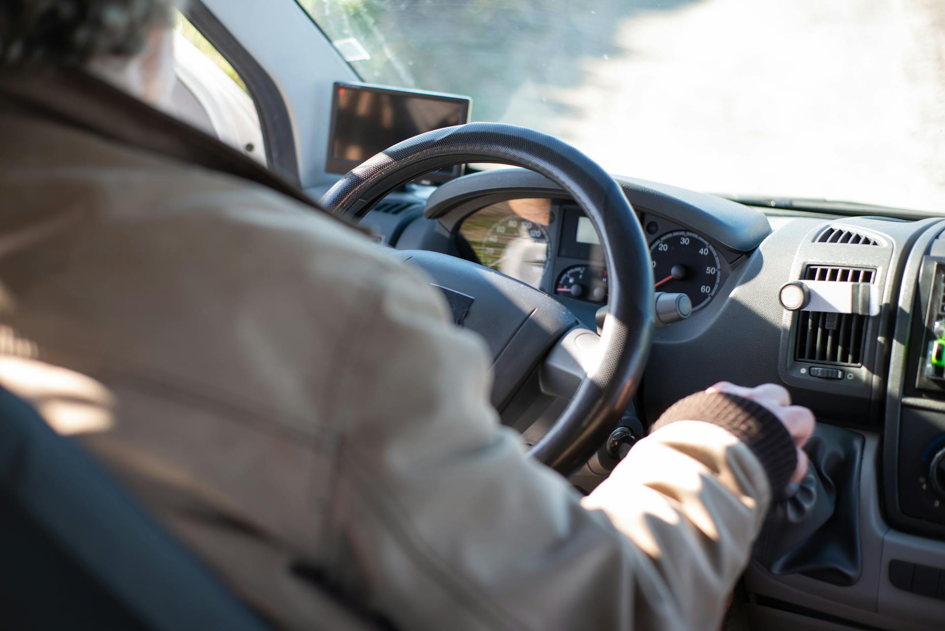 Conducteur en infraction grave, infraction grave code de la route, excès de vitesse >50 km/h, alcoolémie délictuelle, stupéfiants au volant, délit de fuite, conduite sans permis, refus d’obtempérer, dépassement dangereux, franchissement feu rouge, circulation en sens interdit, téléphone au volant, perte de 6 points, retrait immédiat du permis, suspension judiciaire, annulation permis, récidive légale, taux de mortalité routière, statistiques ONISR, contrôle police/gendarmerie, amende délictuelle, comparution immédiate, stage sécurité routière, malus assurance, confiscation véhicule, immobilisation véhicule, peines complémentaires, facteurs aggravants, jeunes conducteurs, accident corporel, analyse sinistralité.