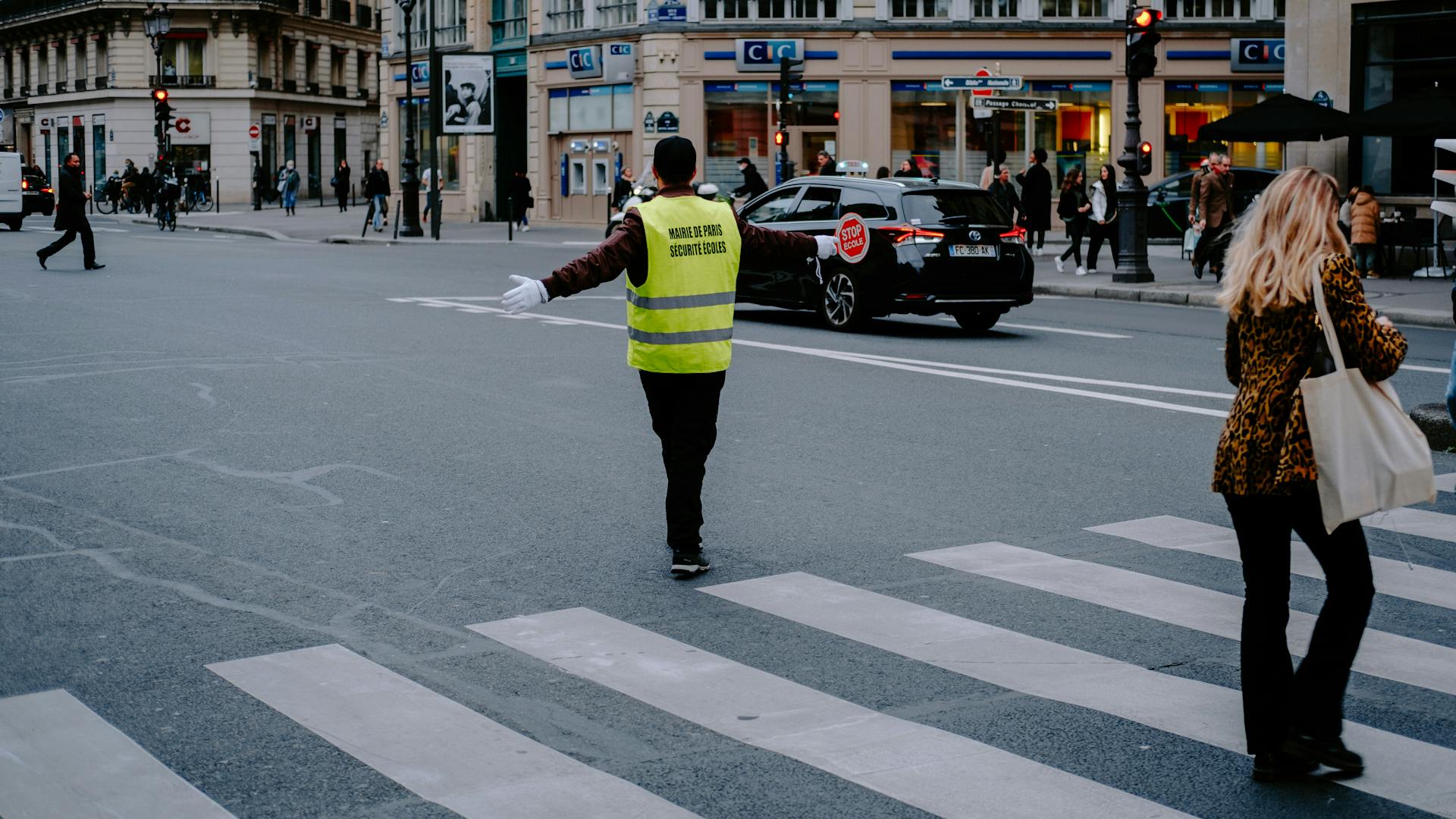 Amende forfaitaire délictuelle, délit routier, AFD, amende délictuelle, convocation tribunal correctionnel, comparution, assignation, CRPC, composition pénale, recouvrement amende, défense pénale, avocat, droits conducteur, retrait de points, suspension permis, stage de sensibilisation, mesure de réparation, indemnisation victimes, assurance auto, expertise véhicule, procédure pénale, délai contestation, recours gracieux, recours contentieux, dossier défense, justice pénale, instruction judiciaire