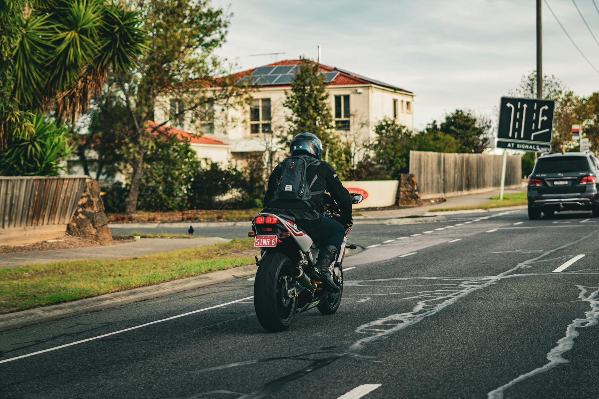 Motards, contrôle technique moto, deux-roues > 125 cm³, obligation avril 2024, échéancier immatriculation, contre-visite, défaillances techniques, pneus, freins, éclairage, émissions, centre agréé, durée 30-45 min, coût 50-80 €, amende 135 €, jusqu’à 750 €, immobilisation, voies de recours, contestation CT2RM, preuve technique, expert indépendant, assurance maintenue, directive 2014/45/UE, rejet recours FFMC, Conseil d’État 12 mars 2025, pétition 25 000 signatures juillet 2025, alternatives insuffisantes, sécurité routière, récupération de points, solde permis, Captain Radar, contestation amende